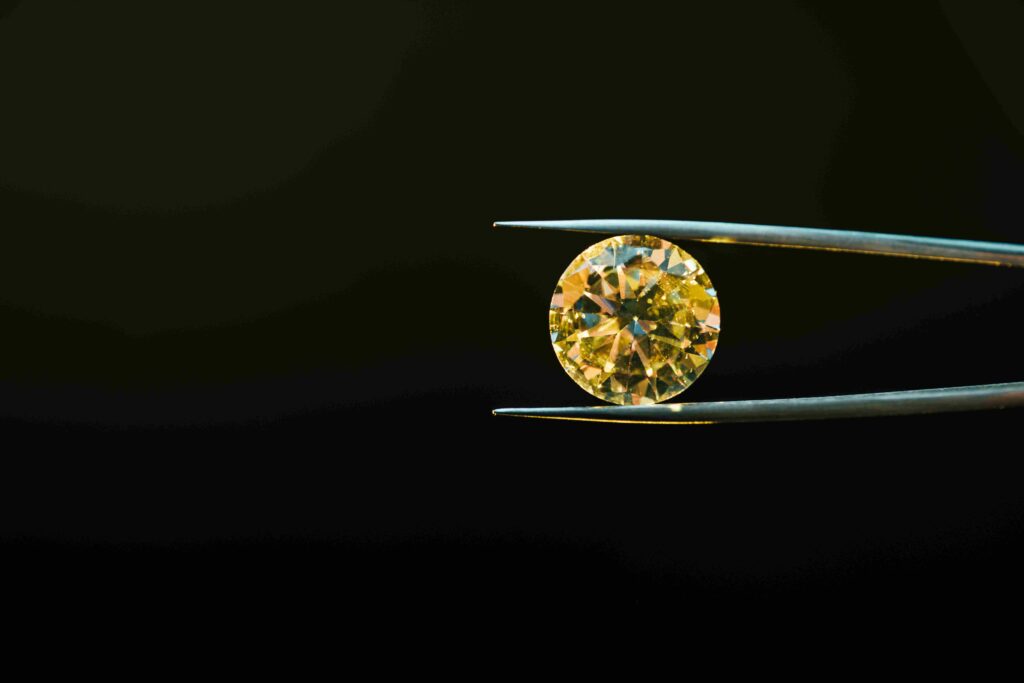 Lab-Grown Diamonds vs. Mined Diamonds: What’s the Difference?